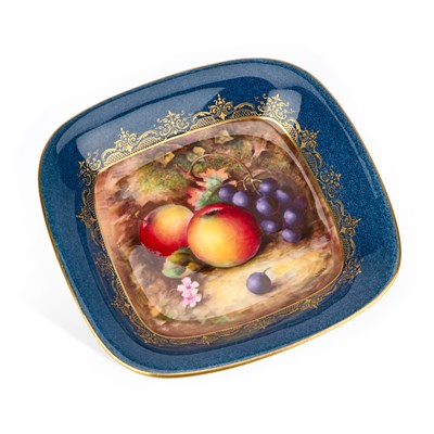 Lot 33 - A ROYAL WORCESTER FRUIT PAINTED DISH
