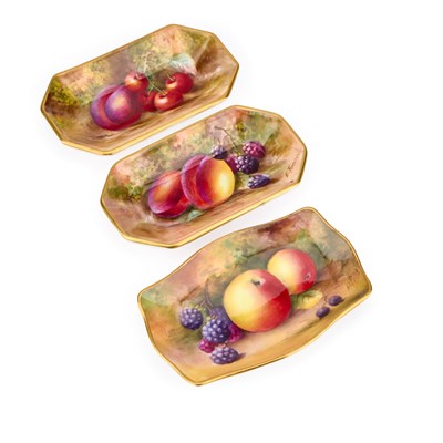 Lot 136 - THREE ROYAL WORCESTER FRUIT PAINTED DISHES