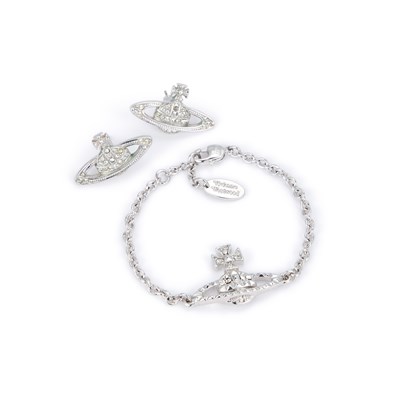 Lot 823 - VIVIENNE WESTWOOD, A PAIR OF SILVER TONE STUD EARRINGS AND A MATCHING BRACELET
