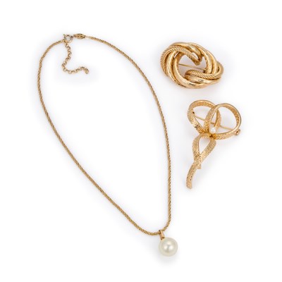 Lot 831 - GROSSE, TWO GOLD TONE BROOCHES AND A SIMULATED PEARL PENDANT NECKLACE