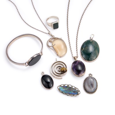 Lot 944 - A GROUP OF SILVER MODERNIST JEWELLERY