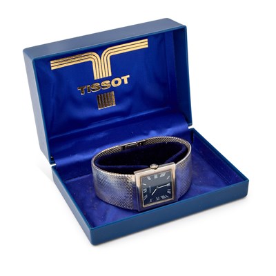 Lot 805 - A GENTS STERLING SILVER TISSOT BRACELET WATCH