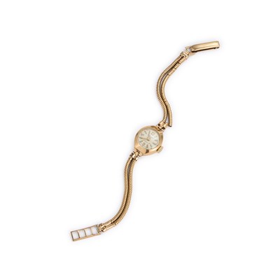 Lot 814 - A LADY'S 9CT GOLD ACCURIST BRACELET WATCH