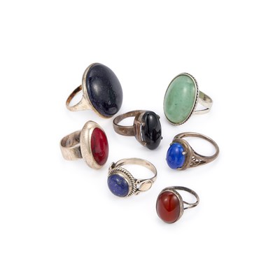 Lot 842 - A GROUP OF GEM-SET RINGS