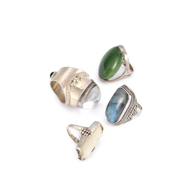 Lot 902 - A GROUP OF GEM-SET RINGS