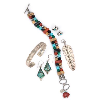 Lot 971 - A GROUP OF NAVAJO NATIVE AMERICAN JEWELLERY