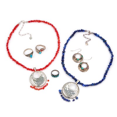 Lot 894 - A GROUP OF NAVAJO NATIVE AMERICAN JEWELLERY