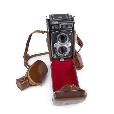 Lot 319 - A YASHICA-MAT LM MEDIUM FORMAT TLR CAMERA