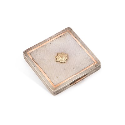 Lot 656 - A GEORGE VI SILVER AND ROSE-COLOURED COMPACT