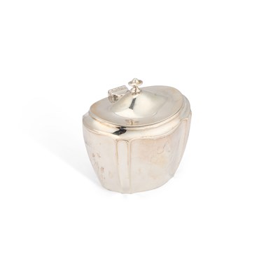 Lot 723 - A SMALL VICTORIAN SILVER TEA CADDY