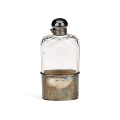 Lot 647 - AN EDWARDIAN SILVER-MOUNTED GLASS SPIRIT FLASK