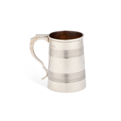 Lot 710 - A VICTORIAN SILVER MUG