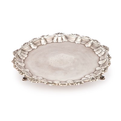 Lot 719 - A GEORGE IV SILVER SALVER