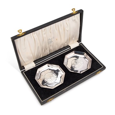 Lot 536 - A PAIR OF CHINESE SILVER DISHES