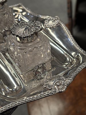 Lot 737 - A VICTORIAN SILVER INKSTAND
