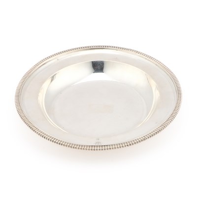 Lot 503 - A WILLIAM IV IRISH SILVER SOUP PLATE