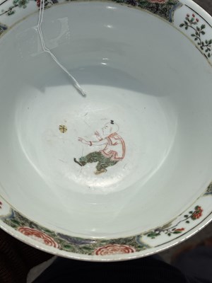 Lot 73 - A CHINESE FAMILLE VERTE PORCELAIN BOWL