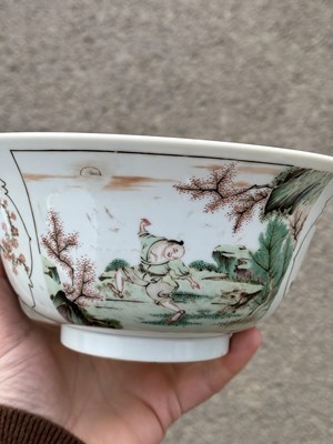 Lot 73 - A CHINESE FAMILLE VERTE PORCELAIN BOWL