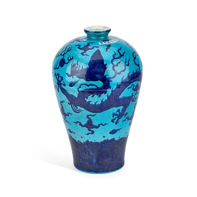 Lot 226 - A LARGE CHINESE TURQUOISE-GROUND 'DRAGON' VASE, MEIPING