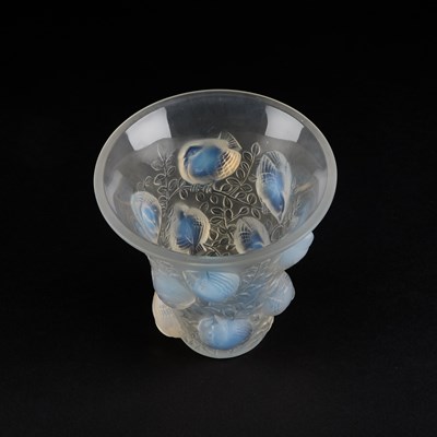 Lot 138 - RENÉ LALIQUE (FRENCH, 1860-1945)