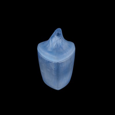Lot 69 - RENÉ LALIQUE (FRENCH, 1860-1945), A 'TETE DE FEMME' BOX AND COVER, FOR COTY, DESIGNED 1912
