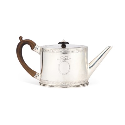 Lot 759 - A GEORGE III SILVER TEAPOT
