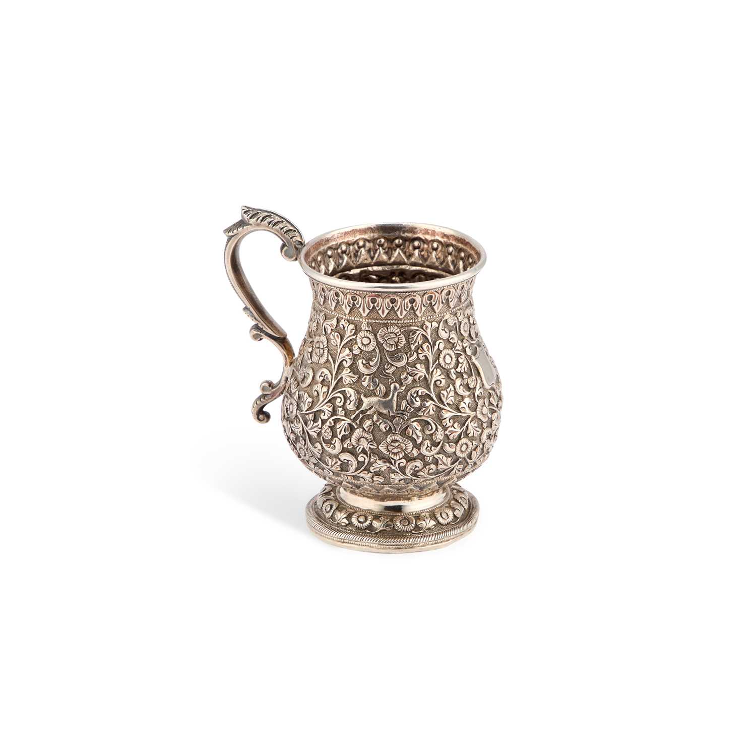 Lot 519 - A 19TH CENTURY INDIAN SILVER MUG