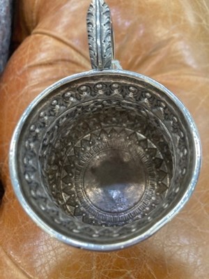 Lot 519 - A 19TH CENTURY INDIAN SILVER MUG