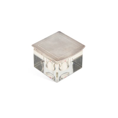 Lot 669 - A GEORGE V SILVER-MOUNTED GLASS INKWELL