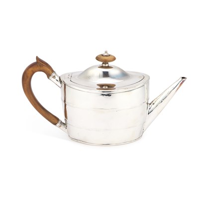 Lot 516 - PAUL STORR: A GEORGE III SILVER TEAPOT