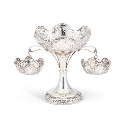 Lot 660 - AN EDWARDIAN SILVER EPERGNE