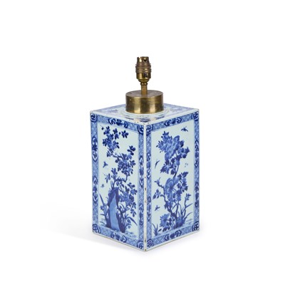 Lot 195 - A CHINESE BLUE AND WHITE TABLE LAMP