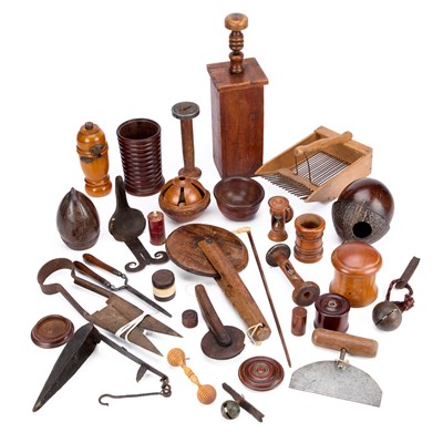 Lot 476 - A COLLECTION OF TREEN