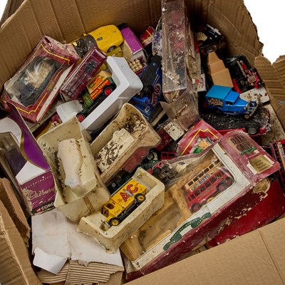 Lot 36 - A LARGE COLLECTION OF CORGI AND OTHER MODEL VEHICLES