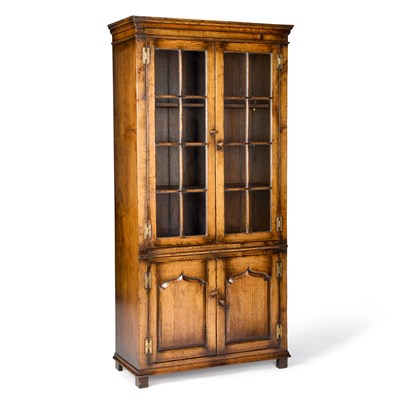 Lot 808 - A TITCHMARSH & GOODWIN OAK BOOKCASE CABINET