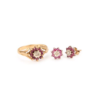 Lot 529 - A 9 CARAT GOLD RUBY AND DIAMOND CLUSTER RING AND A MATCHED PAIR OF STUD EARRINGS