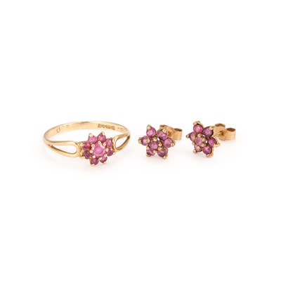 Lot 483 - A 9 CARAT GOLD RUBY CLUSTER RING AND A MATCHED PAIR OF STUD EARRINGS