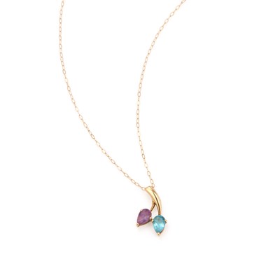 Lot 519 - AN AMETHYST AND BLUE TOPAZ PENDANT ON CHAIN