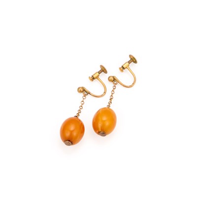 Lot 613 - A PAIR OF AMBER PENDANT DROP EARRINGS