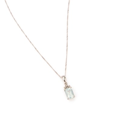 Lot 554 - AN AQUAMARINE AND DIAMOND PENDANT ON CHAIN