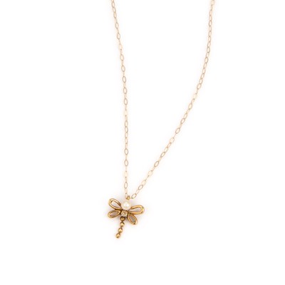 Lot 535 - A 9 CARAT GOLD CULTURED PEARL AND DIAMOND DRAGONFLY PENDANT ON CHAIN