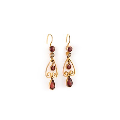 Lot 614 - A PAIR OF GARNET AND SEED PEARL PENDNAT DROP EARRINGS