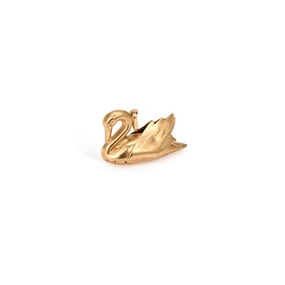 Lot 635 - A 9 CARAT GOLD SWAN PENDANT CHARM