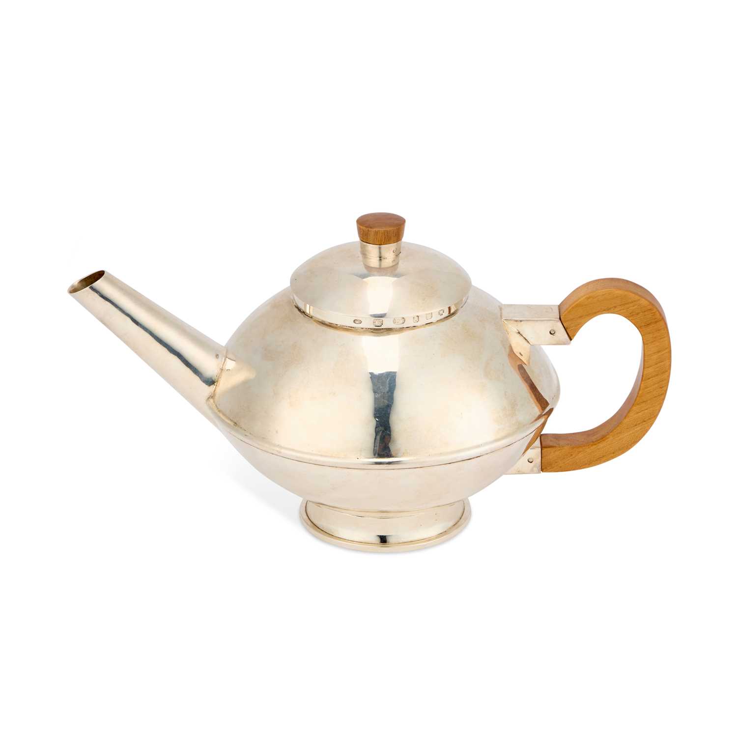 Lot 274 - AN ELIZABETH II SILVER TEAPOT