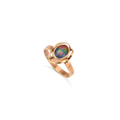 Lot 564 - A COMPOSITE OPAL RING