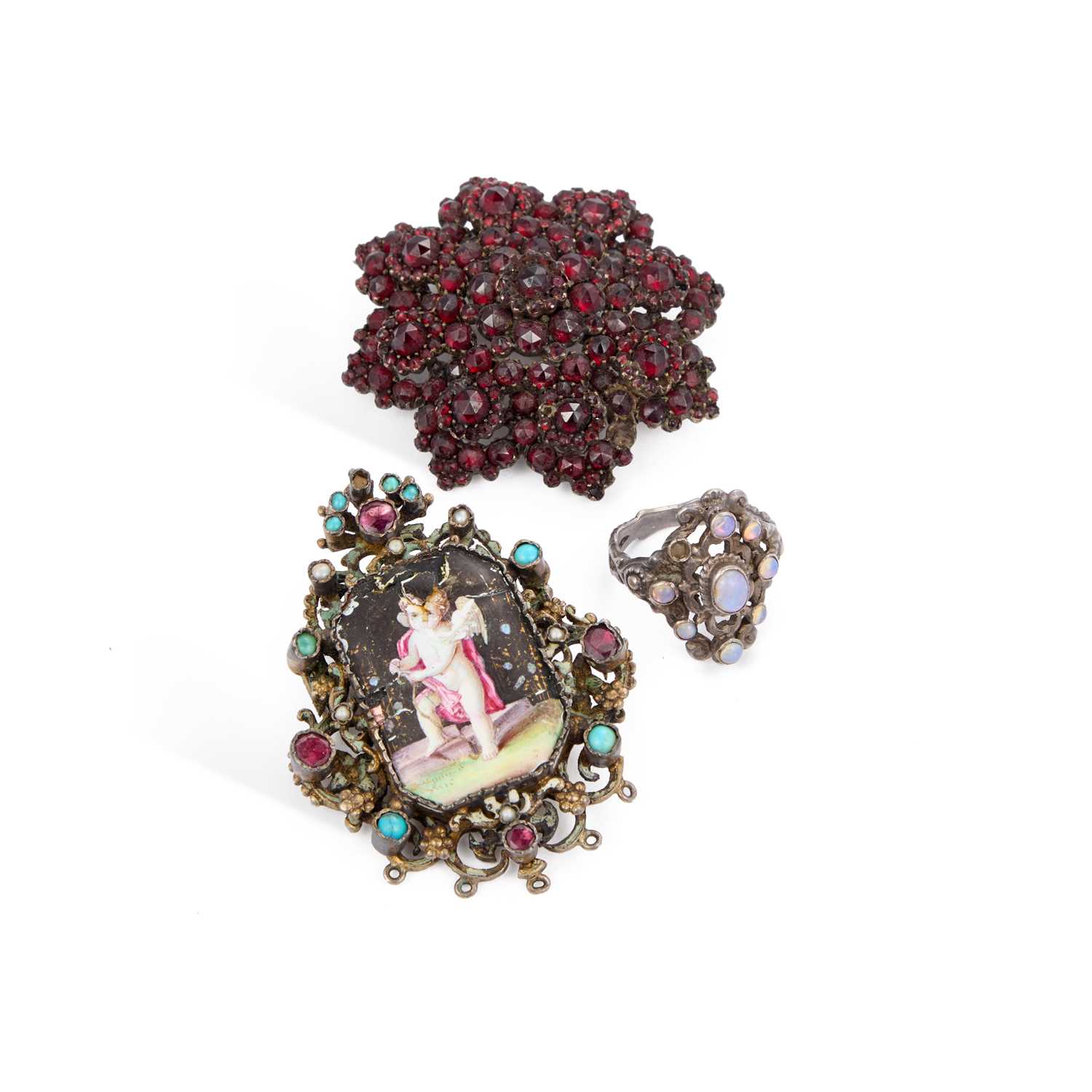 Lot 597 - A GROUP OF JEWELLERY