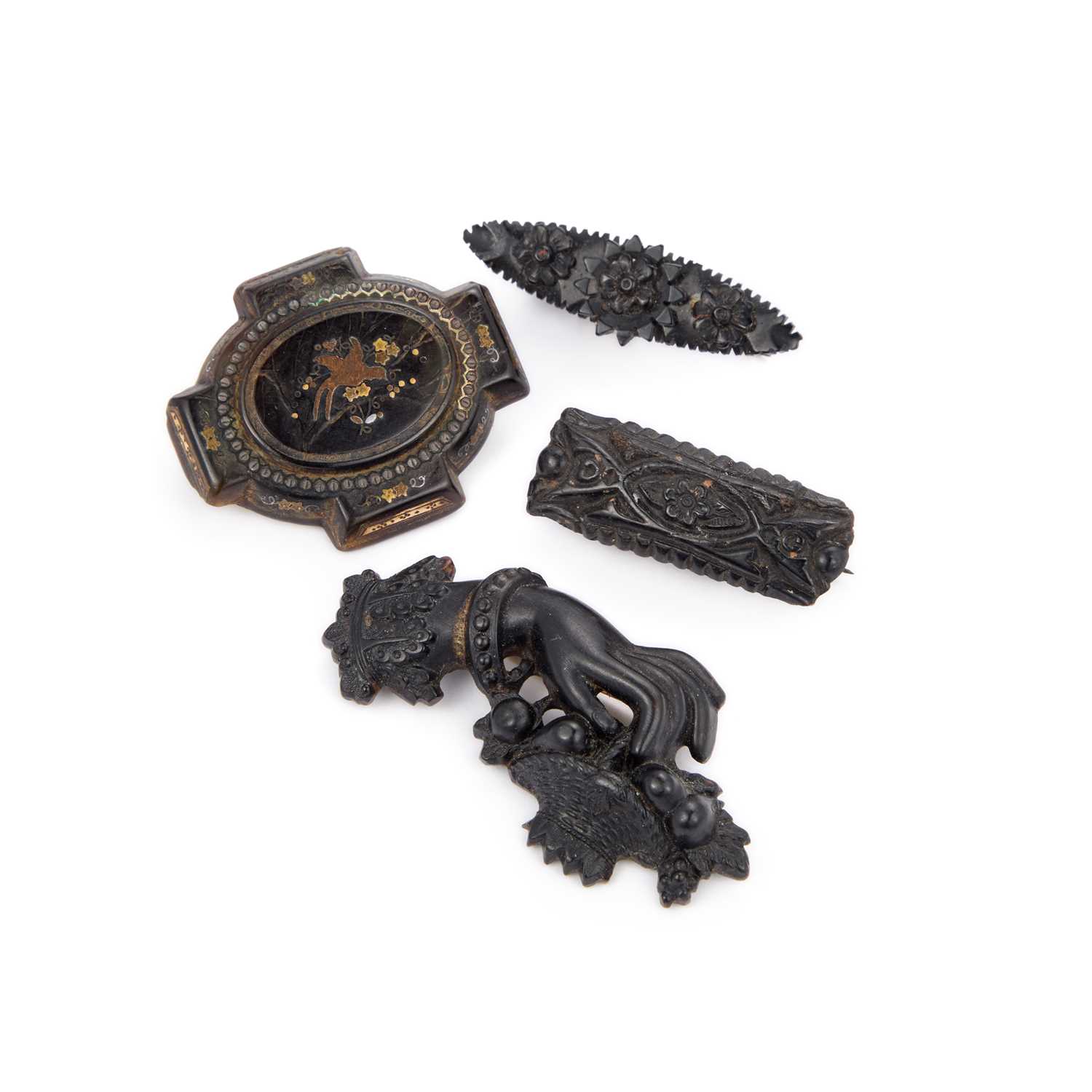 Lot 581 - A GROUP OF VICTORIAN JEWELLERY