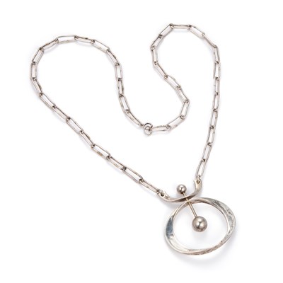 Lot 467 - A DUTCH MODERNIST ABSTRACT SILVER PENDANT NECKLACE