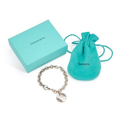 Lot 505 - TIFFANY & CO, A TAG BRACELET