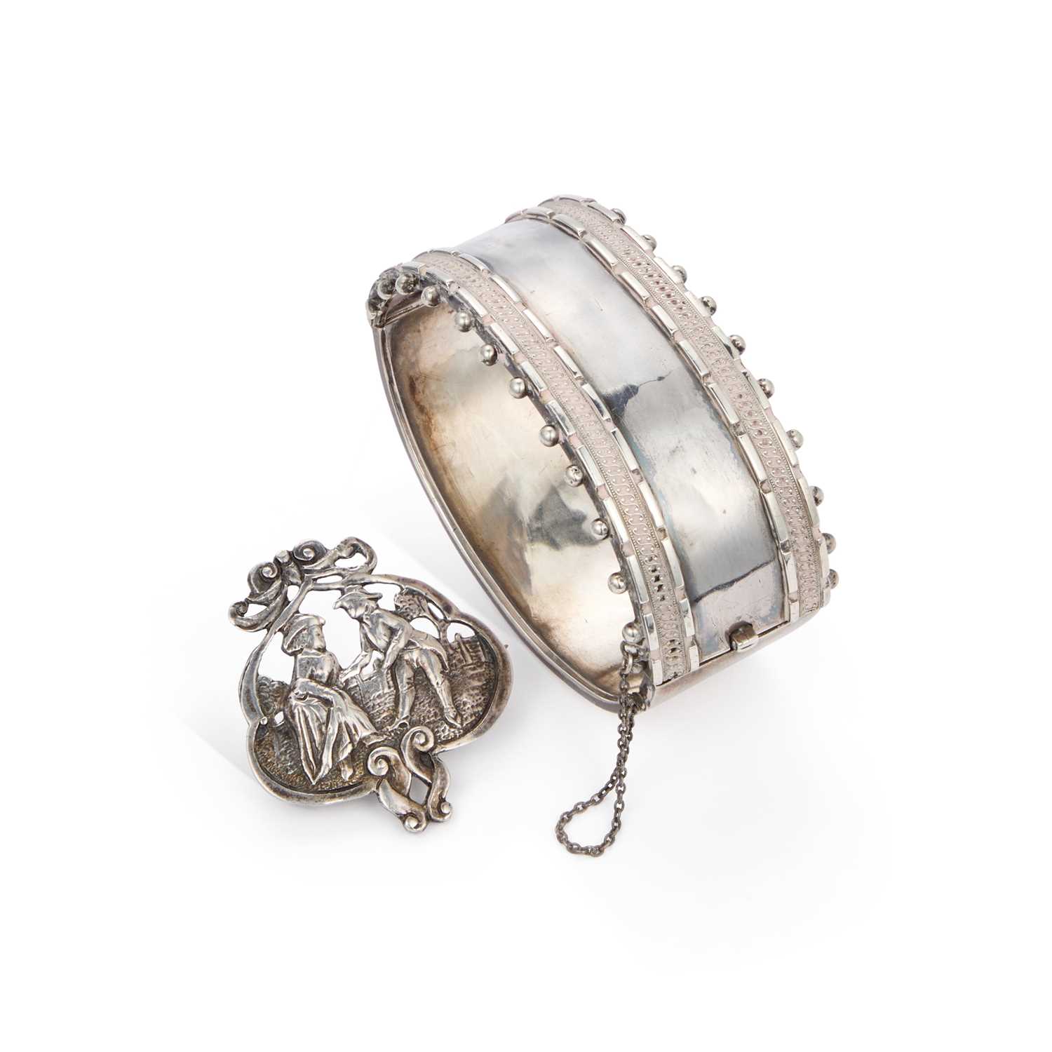 Lot 583 - A 19TH CENTURY HINGE OPENING BANGLE AND A FIGURAL BROOCH